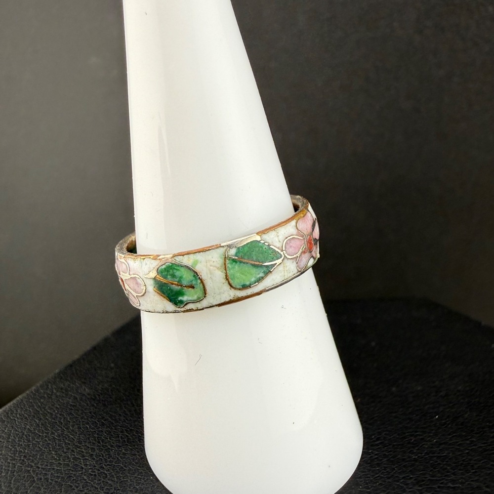 Vintage Estate Cloisonne Ring Band White Enamel Floral Flower 7.5 READ